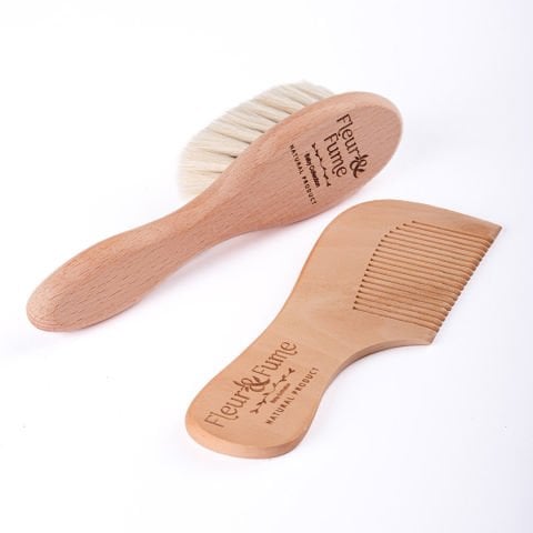 Bebek Saç Bakım Seti( Keçi Kılı Bebek Saç Fırçası + Doğal Kiraz Ağacı Bebek Tarak + Saklama Kesesi )